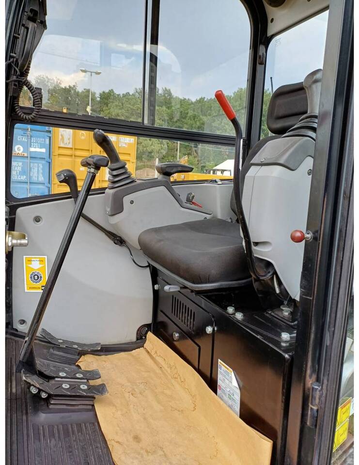 حفار زاحف CAT 302.7DCR: صورة 13
