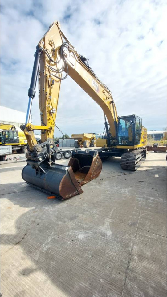 CAT 320 - حفار زاحف: صورة 1 CAT 320 - حفار زاحف: صورة 1