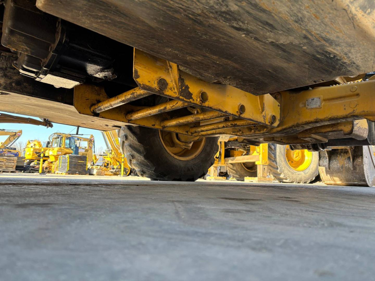 لودر ذو محراث خلفي/ باكهو CAT 432F2: صورة 19