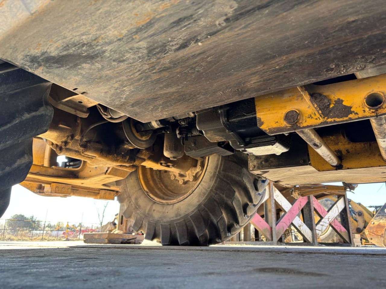 لودر ذو محراث خلفي/ باكهو CAT 432F2: صورة 18