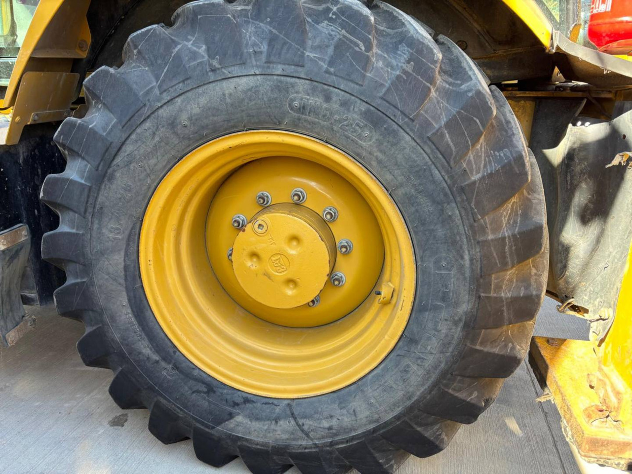 لودر ذو محراث خلفي/ باكهو CAT 432F2: صورة 29