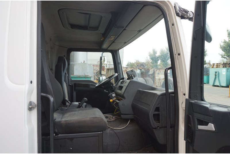 الكابينة والداخلية - شاحنة MAN F99L10 TGM 6 CYL 81.60000-7786: صورة 6