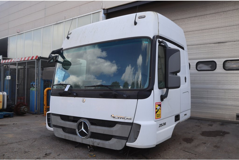 Mercedes-Benz ACTROS F04 MP3 - الكابينة والداخلية - شاحنة: صورة 2 Mercedes-Benz ACTROS F04 MP3 - الكابينة والداخلية - شاحنة: صورة 2