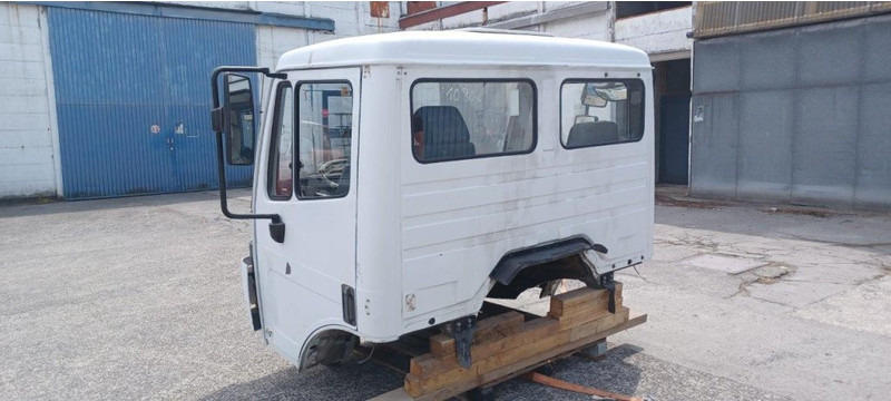 Mercedes-Benz SK KABINE KORT - الكابينة والداخلية - شاحنة: صورة 4 Mercedes-Benz SK KABINE KORT - الكابينة والداخلية - شاحنة: صورة 4