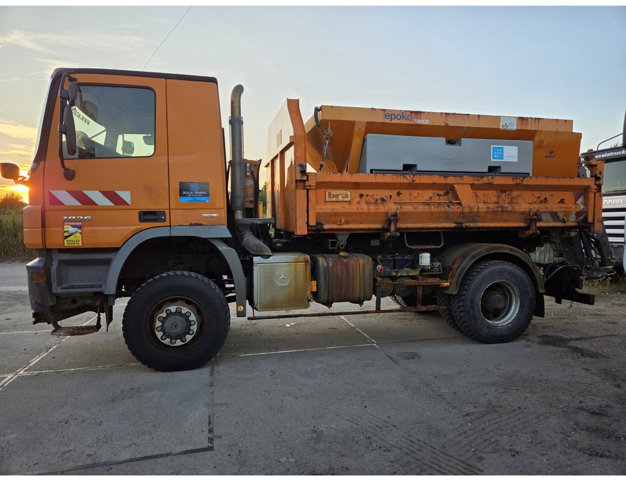 MERCEDES ACTROS 1836 4X4 TIPPER possible to buy with salt spreader - شاحنة قلاب: صورة 3 MERCEDES ACTROS 1836 4X4 TIPPER possible to buy with salt spreader - شاحنة قلاب: صورة 3