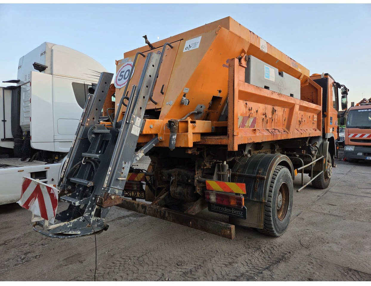 MERCEDES ACTROS 1836 4X4 TIPPER possible to buy with salt spreader - شاحنة قلاب: صورة 2 MERCEDES ACTROS 1836 4X4 TIPPER possible to buy with salt spreader - شاحنة قلاب: صورة 2