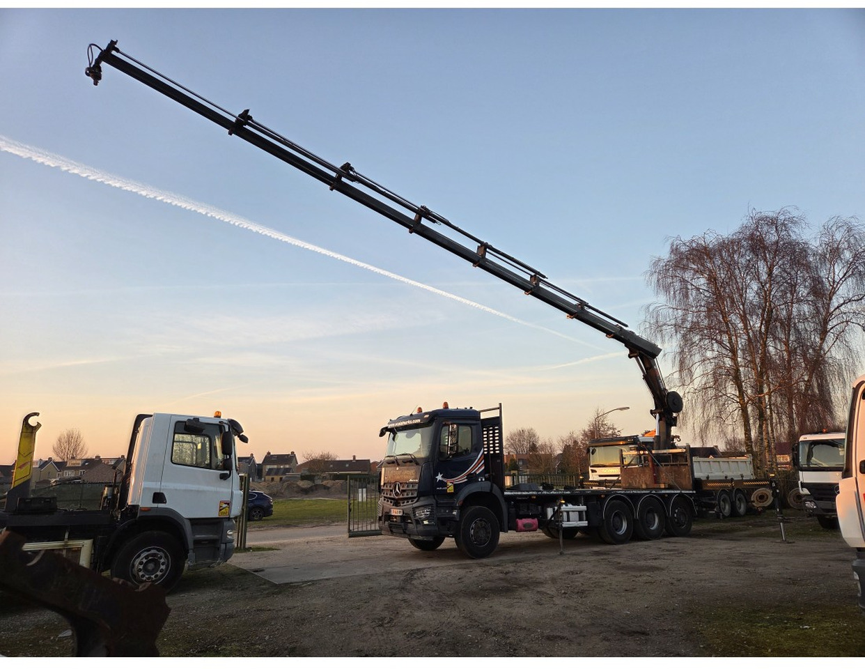 Mercedes Arocs 3240 8x4 Open Truck Crane HIAB X-HIDUO 258 E-7 7 extensions - شاحنات مسطحة, شاحنة كرين: صورة 1 Mercedes Arocs 3240 8x4 Open Truck Crane HIAB X-HIDUO 258 E-7 7 extensions - شاحنات مسطحة, شاحنة كرين: صورة 1