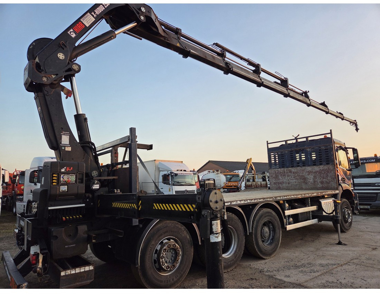 Mercedes Arocs 3240 8x4 Open Truck Crane HIAB X-HIDUO 258 E-7 7 extensions - شاحنات مسطحة, شاحنة كرين: صورة 2 Mercedes Arocs 3240 8x4 Open Truck Crane HIAB X-HIDUO 258 E-7 7 extensions - شاحنات مسطحة, شاحنة كرين: صورة 2