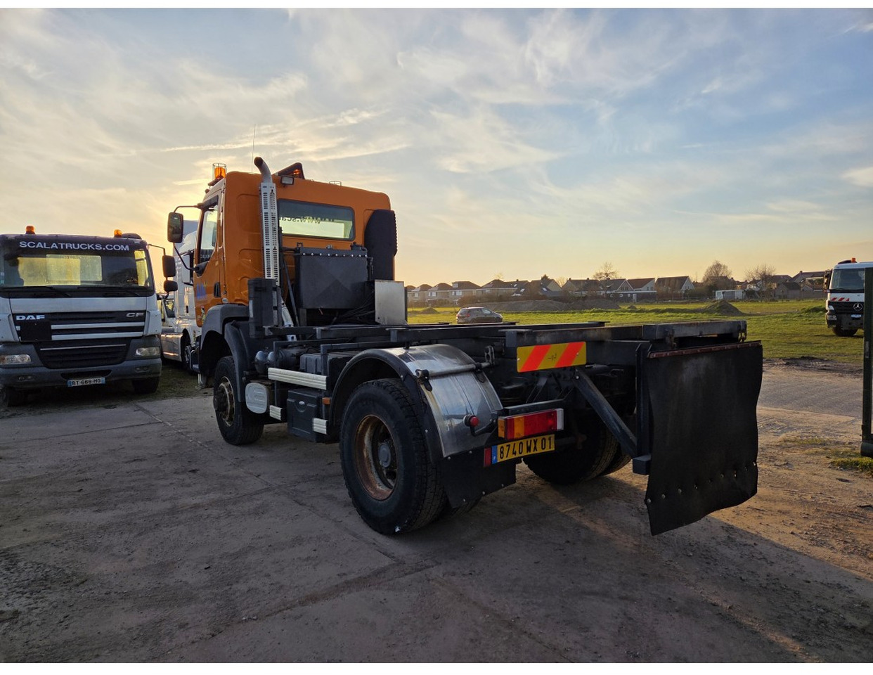 Renault Kerax 260 4x4 Chassis Manual Gearbox Mechanical pump Pompe Mecanique - شاحنة بهيكل معدني للمقصورة: صورة 2 Renault Kerax 260 4x4 Chassis Manual Gearbox Mechanical pump Pompe Mecanique - شاحنة بهيكل معدني للمقصورة: صورة 2