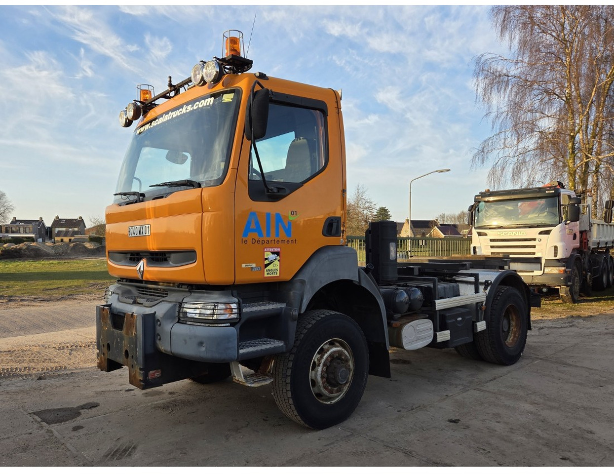 Renault Kerax 260 4x4 Chassis Manual Gearbox Mechanical pump Pompe Mecanique - شاحنة بهيكل معدني للمقصورة: صورة 1 Renault Kerax 260 4x4 Chassis Manual Gearbox Mechanical pump Pompe Mecanique - شاحنة بهيكل معدني للمقصورة: صورة 1