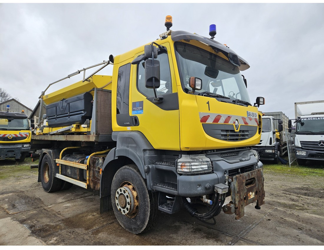 Renault Kerax 450 4x4 Salt spreader Gritter - شاحنة قلاب: صورة 3 Renault Kerax 450 4x4 Salt spreader Gritter - شاحنة قلاب: صورة 3