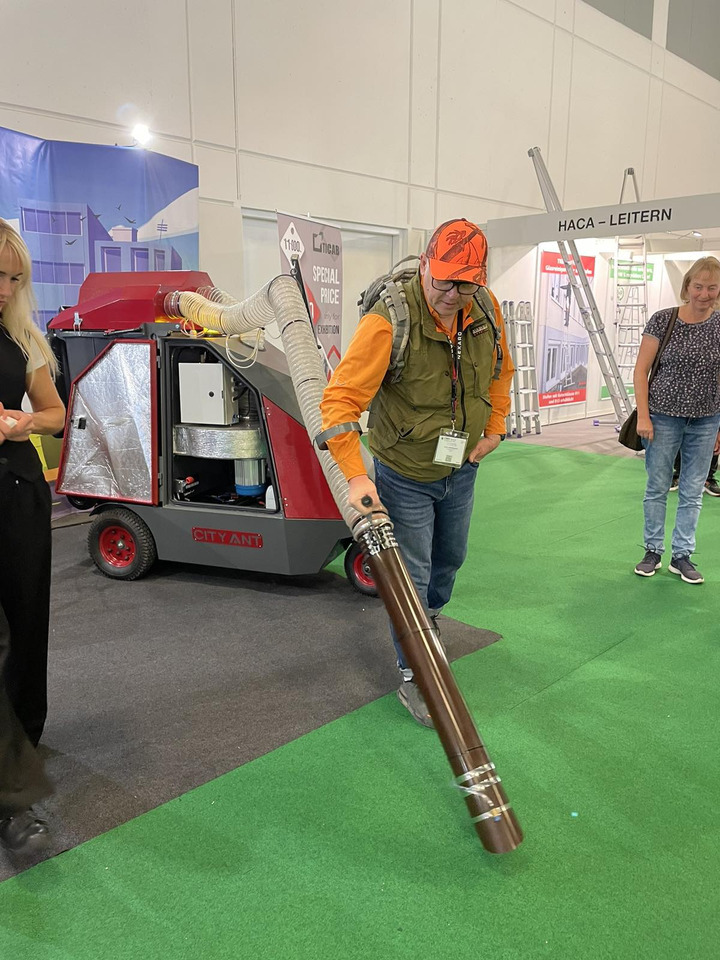 ТІСАВ Street Vacuum Cleaner, Outdoor Vacuum Sweeper, Manufacturer, City Ant - مكنسة كهربائية صناعية: صورة 5 ТІСАВ Street Vacuum Cleaner, Outdoor Vacuum Sweeper, Manufacturer, City Ant - مكنسة كهربائية صناعية: صورة 5