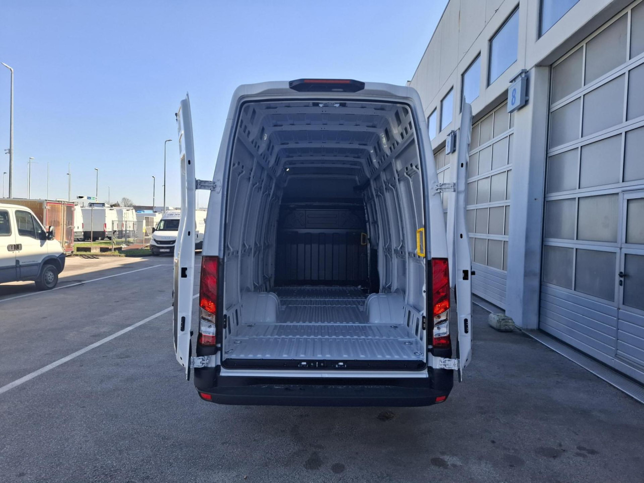 IVECO Daily 35C18H V - ميكروباص: صورة 5 IVECO Daily 35C18H V - ميكروباص: صورة 5