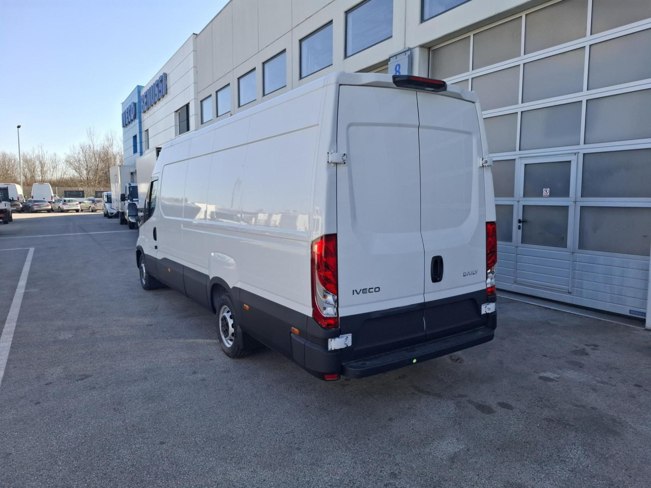 IVECO Daily 35S14V - ميكروباص: صورة 3 IVECO Daily 35S14V - ميكروباص: صورة 3