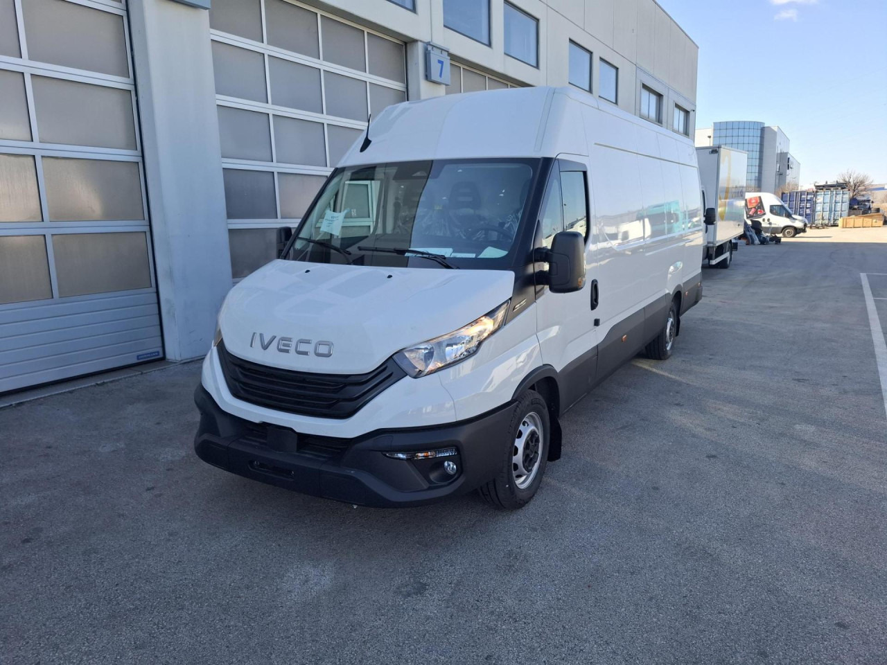 IVECO Daily 35S14V - ميكروباص: صورة 1 IVECO Daily 35S14V - ميكروباص: صورة 1