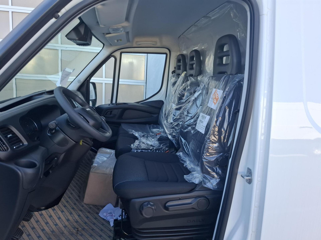 ميكروباص IVECO Daily 35S14V: صورة 6