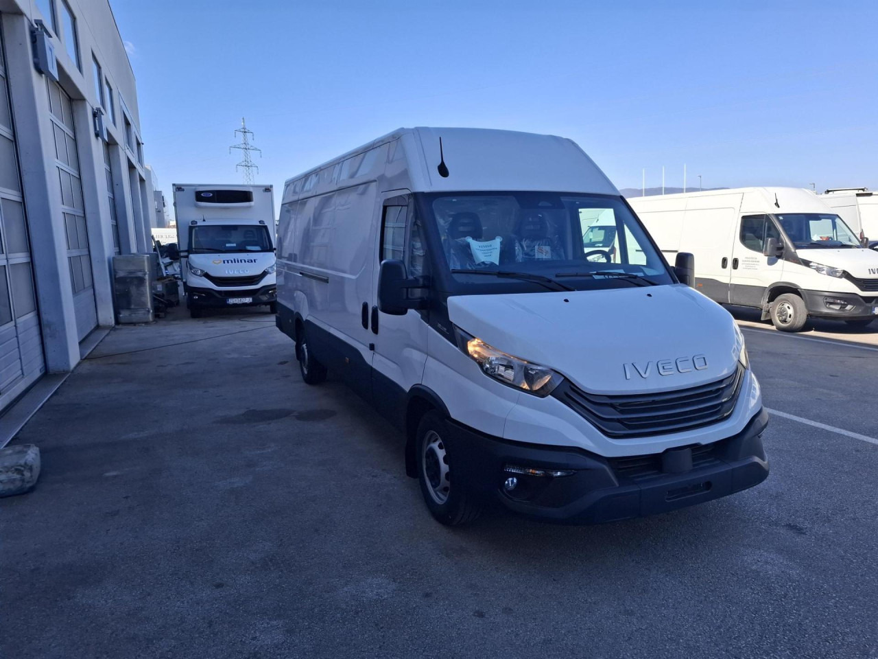 IVECO Daily 35S14V - ميكروباص: صورة 2 IVECO Daily 35S14V - ميكروباص: صورة 2