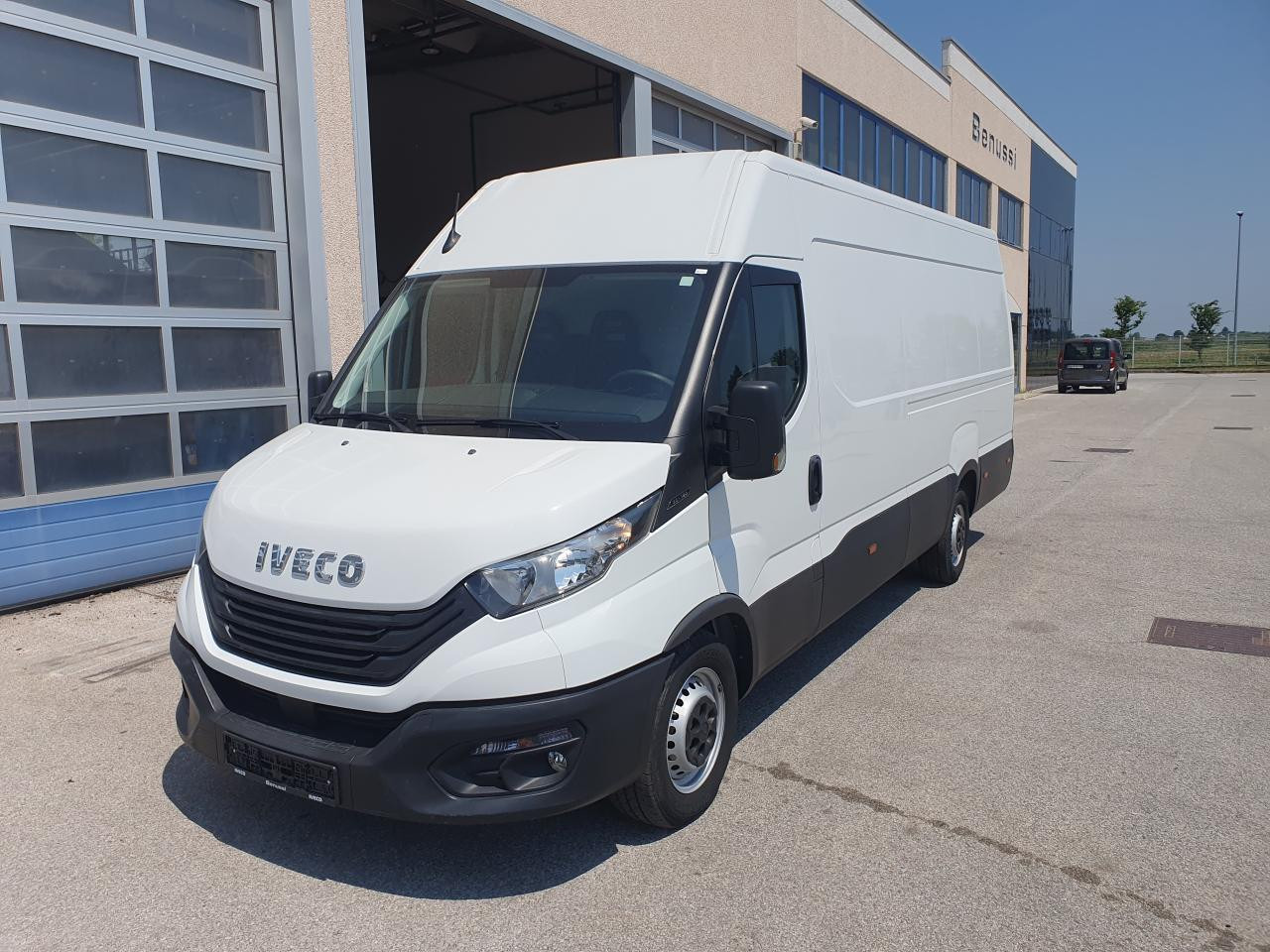 IVECO Daily 35S16V - ميكروباص: صورة 1 IVECO Daily 35S16V - ميكروباص: صورة 1