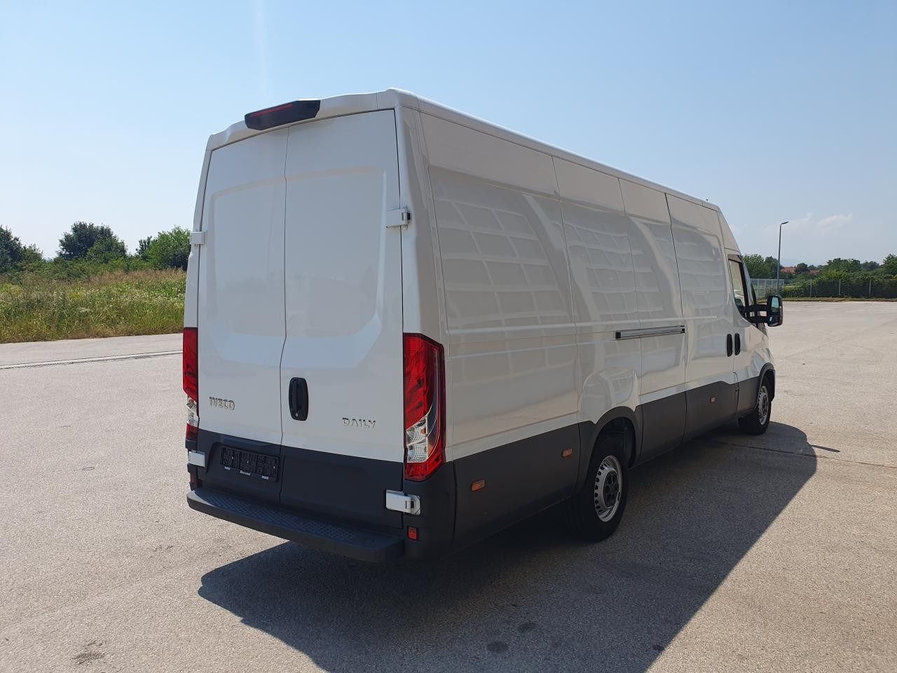 IVECO Daily 35S16V - ميكروباص: صورة 4 IVECO Daily 35S16V - ميكروباص: صورة 4