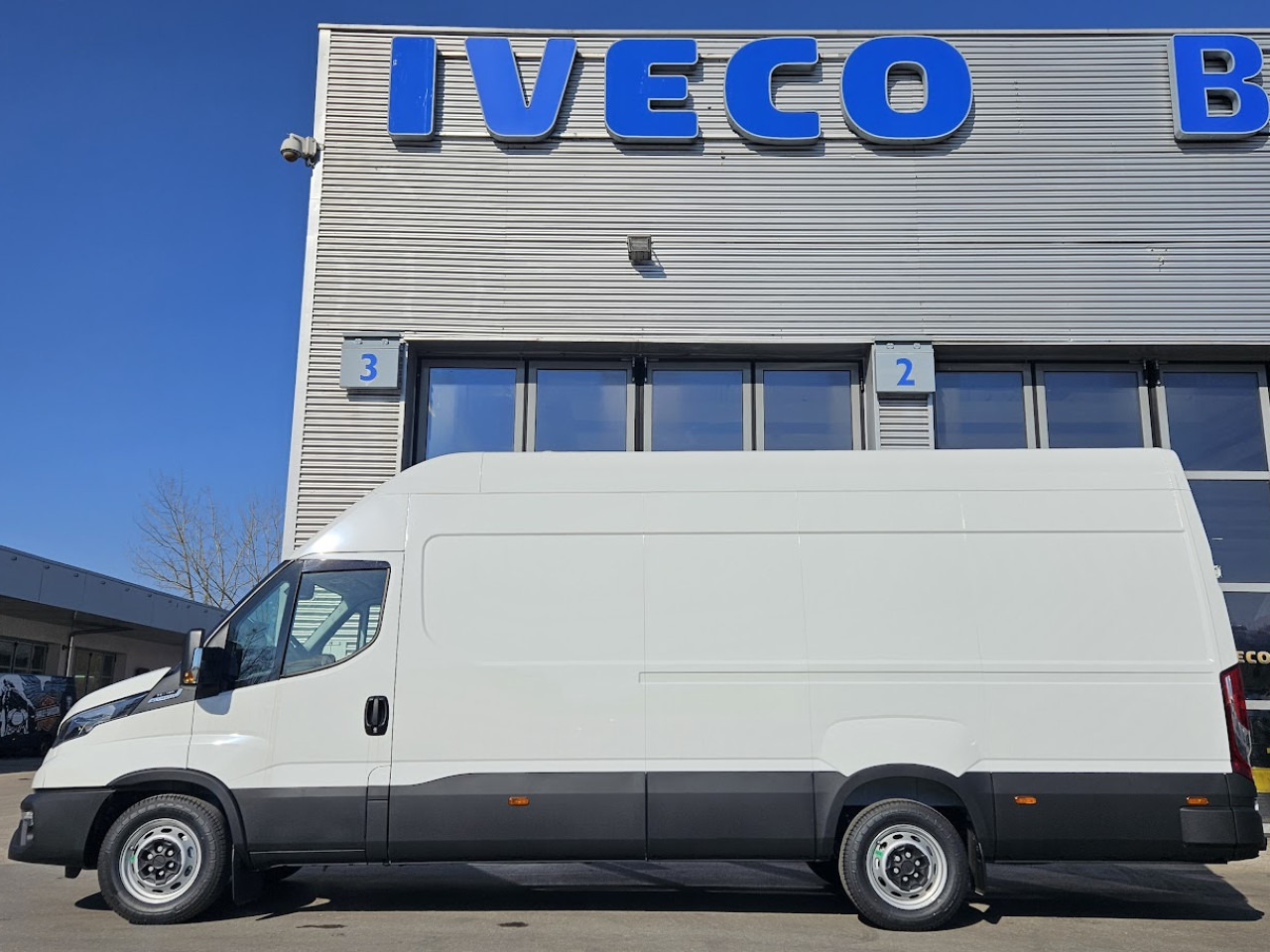 IVECO Daily 35S18H A8 - ميكروباص: صورة 2 IVECO Daily 35S18H A8 - ميكروباص: صورة 2