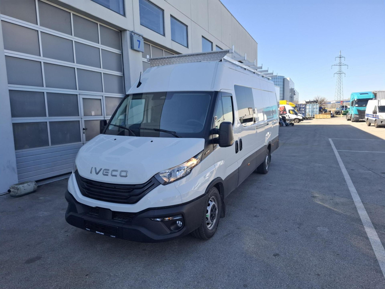 IVECO Daily 35S18H CRV - ميكروباص, الشاحنات الصغيرة كابينة مزدوجة: صورة 1 IVECO Daily 35S18H CRV - ميكروباص, الشاحنات الصغيرة كابينة مزدوجة: صورة 1