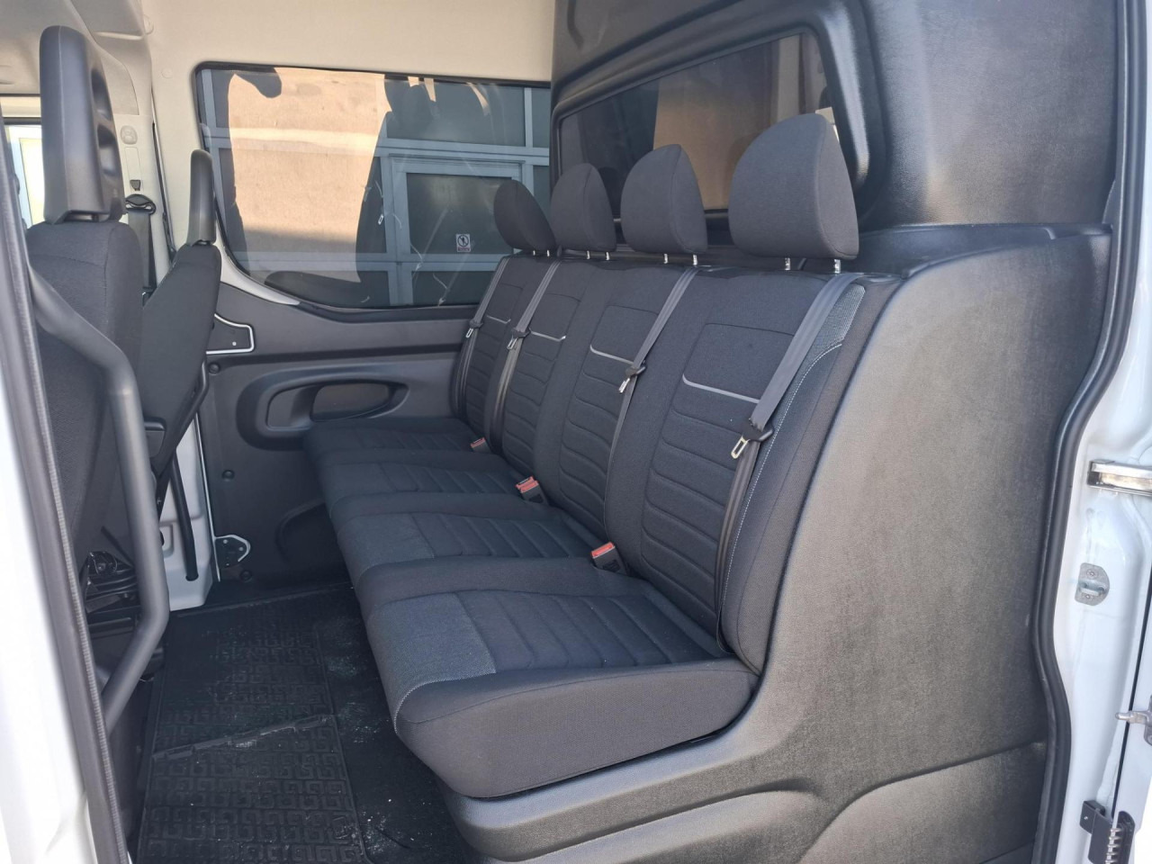 IVECO Daily 35S18H CRV - ميكروباص, الشاحنات الصغيرة كابينة مزدوجة: صورة 5 IVECO Daily 35S18H CRV - ميكروباص, الشاحنات الصغيرة كابينة مزدوجة: صورة 5