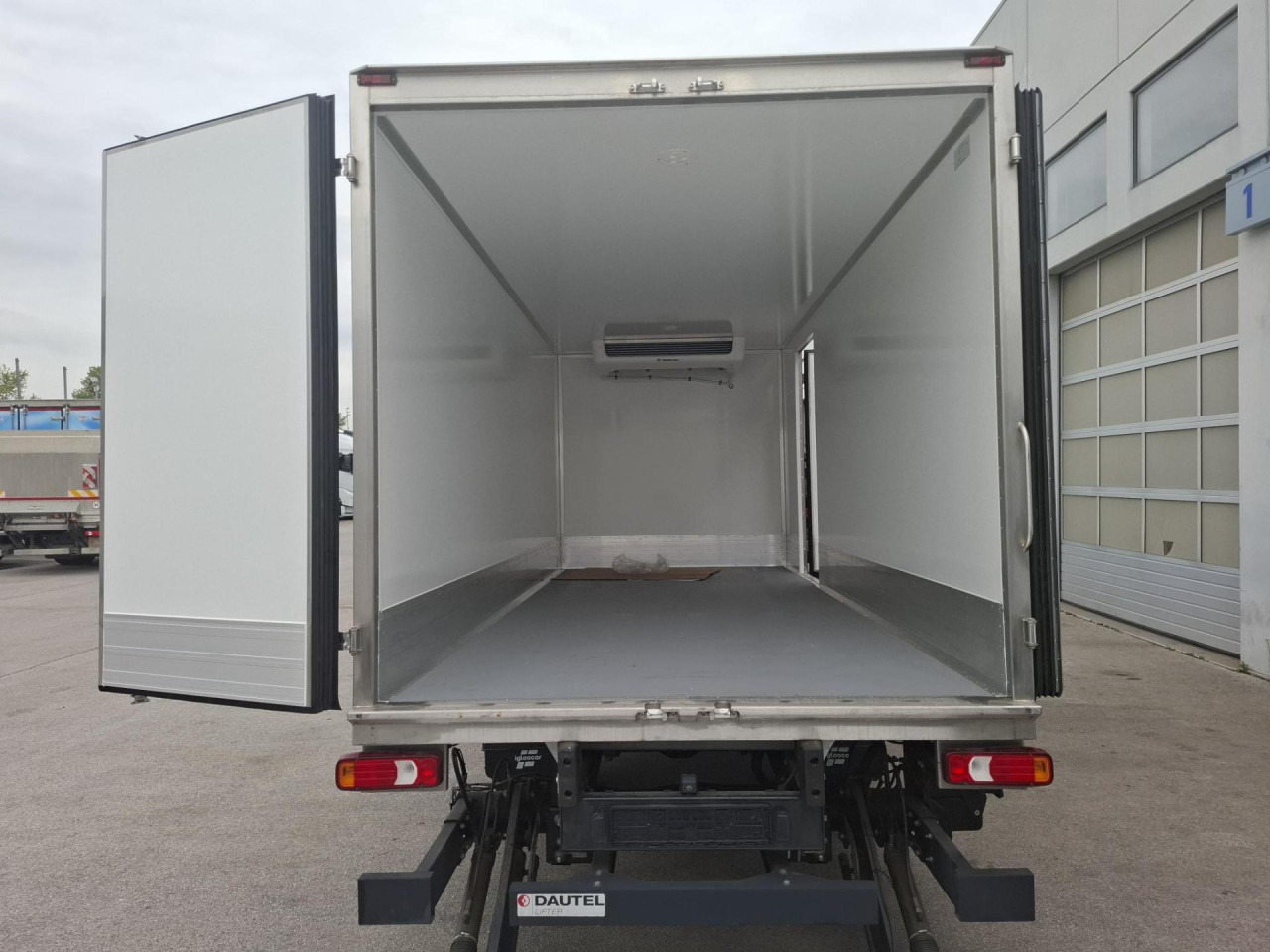 IVECO Daily 70C18H - شاحنة توصيل مبردة: صورة 5 IVECO Daily 70C18H - شاحنة توصيل مبردة: صورة 5