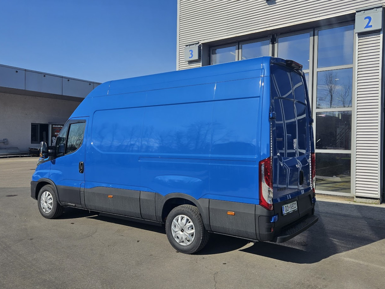 IVECO Daily ELEKTRIČNI 35 C 18H - ميكروباص, فان كهربائية: صورة 3 IVECO Daily ELEKTRIČNI 35 C 18H - ميكروباص, فان كهربائية: صورة 3