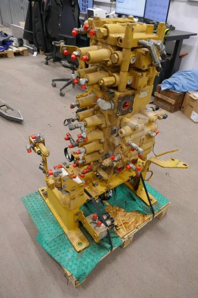 CAT 324 E, Ventilpaket 335-0111 - أجهزة هيدروليكية - آلات الإنشاء: صورة 3 CAT 324 E, Ventilpaket 335-0111 - أجهزة هيدروليكية - آلات الإنشاء: صورة 3