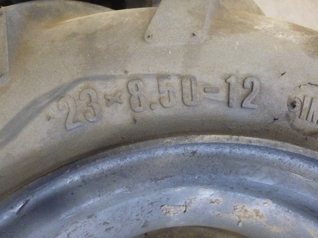 Däck med fälg Trelleborg, 23X8.50-12 - المحور و قطع الغيار - آلات الإنشاء: صورة 3 Däck med fälg Trelleborg, 23X8.50-12 - المحور و قطع الغيار - آلات الإنشاء: صورة 3