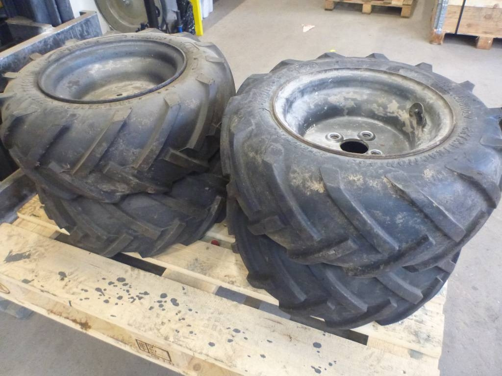 Däck med fälg Trelleborg, 23X8.50-12 - المحور و قطع الغيار - آلات الإنشاء: صورة 1 Däck med fälg Trelleborg, 23X8.50-12 - المحور و قطع الغيار - آلات الإنشاء: صورة 1