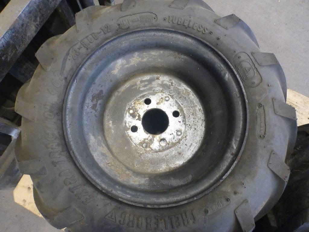 Däck med fälg Trelleborg, 23X8.50-12 - المحور و قطع الغيار - آلات الإنشاء: صورة 2 Däck med fälg Trelleborg, 23X8.50-12 - المحور و قطع الغيار - آلات الإنشاء: صورة 2