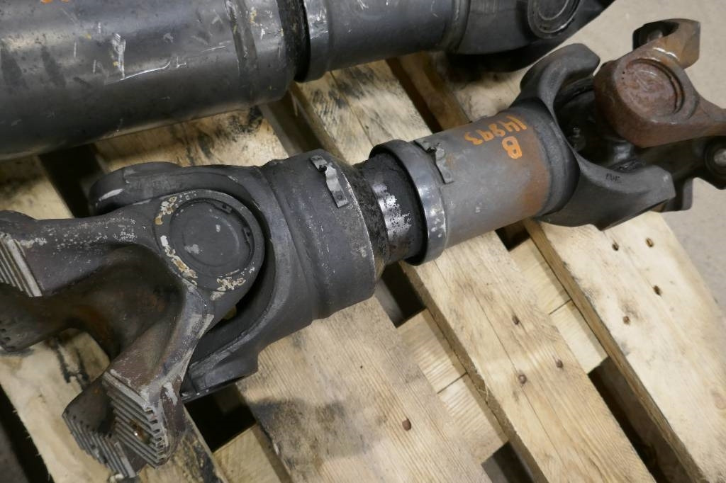 Volvo L180 HL Kardanaxel, voe15085429 - صندوق التروس - آلات الإنشاء: صورة 2 Volvo L180 HL Kardanaxel, voe15085429 - صندوق التروس - آلات الإنشاء: صورة 2