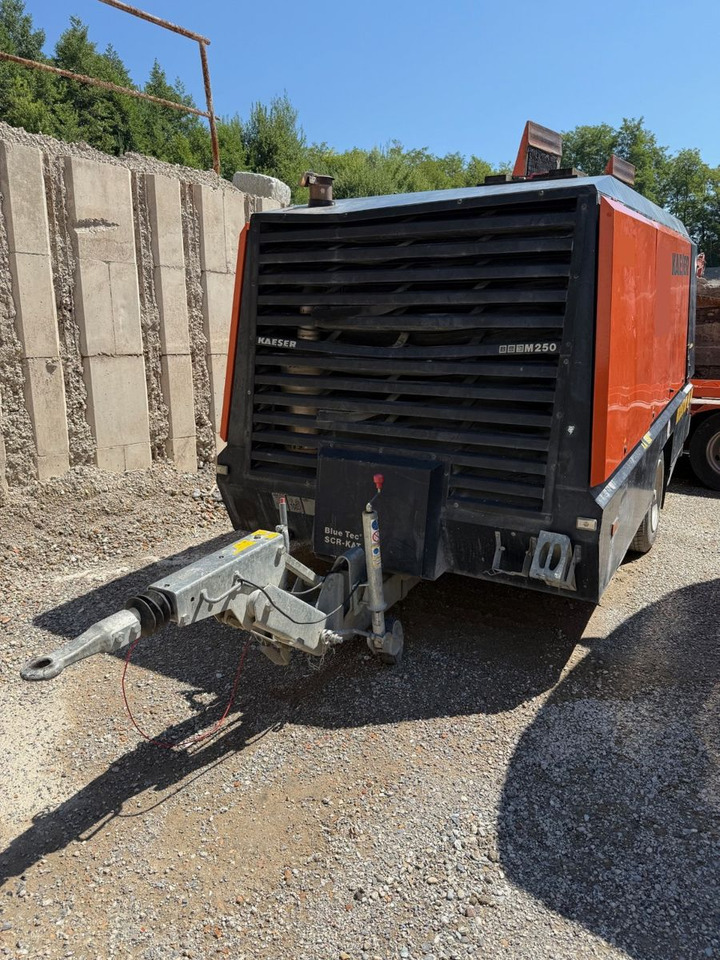 Kaeser M250 Kompressor, Anhänger trailer, 14bar - ضاغط هوائي: صورة 1 Kaeser M250 Kompressor, Anhänger trailer, 14bar - ضاغط هوائي: صورة 1