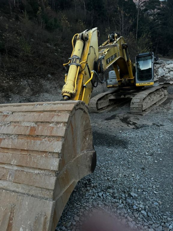 New Holland E485B, 2009year, 50ton New Holland E485B, 2009year, 50ton - حفار زاحف: صورة 1 New Holland E485B, 2009year, 50ton New Holland E485B, 2009year, 50ton - حفار زاحف: صورة 1