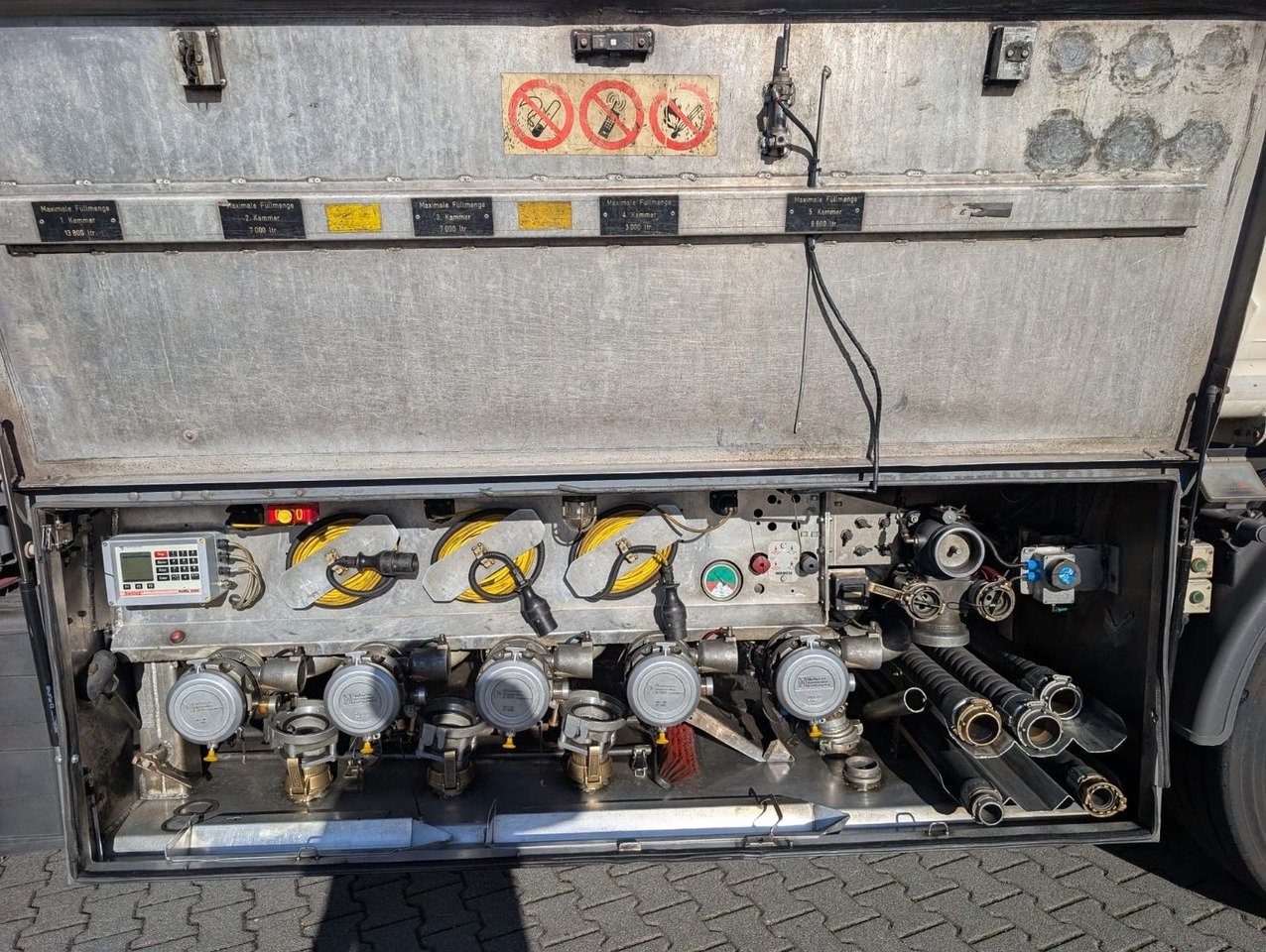 ROHR Hendricks Rohr, ADR, Diesel/Benzin 5 Kammern - نصف مقطورة صهريج: صورة 3 ROHR Hendricks Rohr, ADR, Diesel/Benzin 5 Kammern - نصف مقطورة صهريج: صورة 3