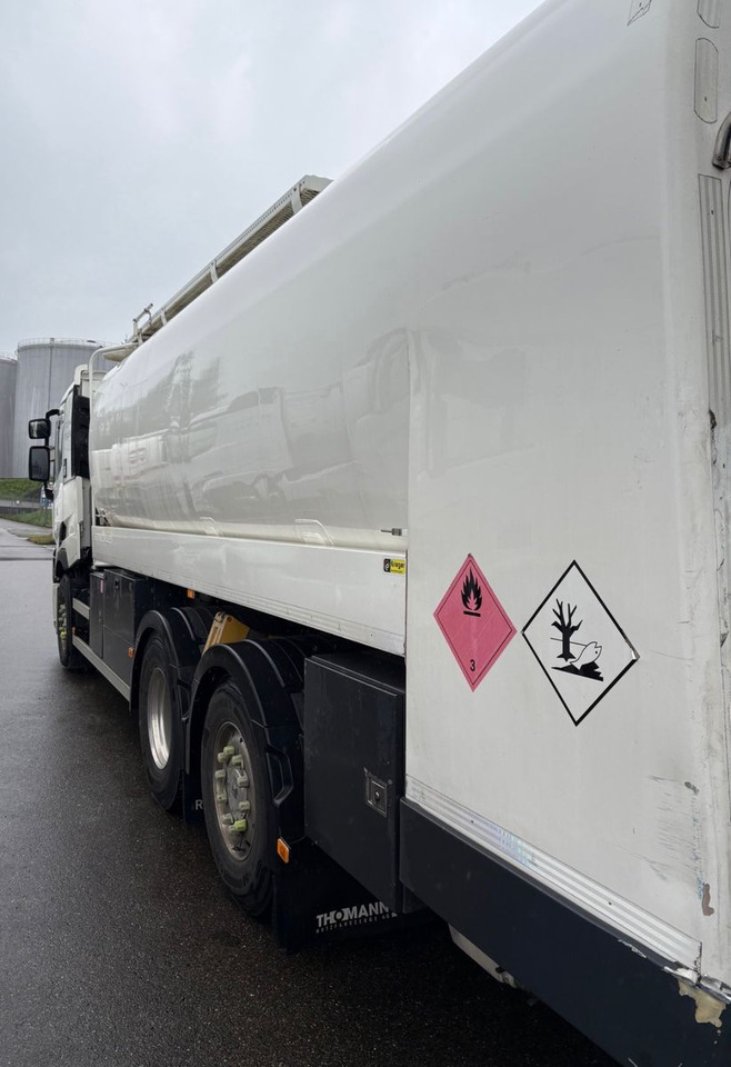 Renault T460 6x2, E6, ADR, Diesel/Benzin, Schwarzmueller - شاحنة صهريج: صورة 3 Renault T460 6x2, E6, ADR, Diesel/Benzin, Schwarzmueller - شاحنة صهريج: صورة 3