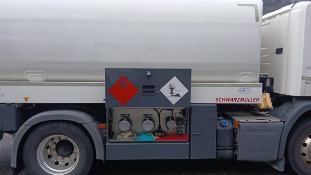 Scania P450 LB 4x2, ADR, Schwarzmueller Anhaenger Fuel - شاحنة صهريج: صورة 4 Scania P450 LB 4x2, ADR, Schwarzmueller Anhaenger Fuel - شاحنة صهريج: صورة 4