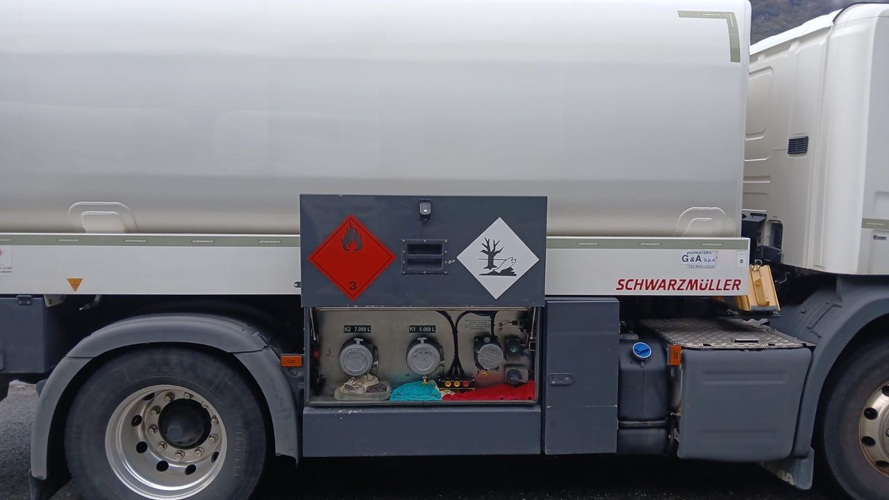Scania P450 LB 4x2, ADR, Schwarzmueller Anhaenger Fuel - شاحنة صهريج: صورة 4 Scania P450 LB 4x2, ADR, Schwarzmueller Anhaenger Fuel - شاحنة صهريج: صورة 4