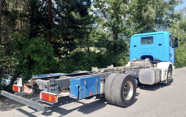 Scania R124LB 420 4x2, Euro 3 - شاحنة بهيكل معدني للمقصورة: صورة 4 Scania R124LB 420 4x2, Euro 3 - شاحنة بهيكل معدني للمقصورة: صورة 4