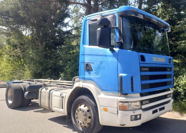 Scania R124LB 420 4x2, Euro 3 - شاحنة بهيكل معدني للمقصورة: صورة 1 Scania R124LB 420 4x2, Euro 3 - شاحنة بهيكل معدني للمقصورة: صورة 1