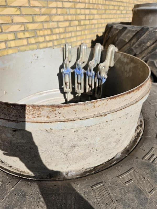 Michelin 540/65X30 m. 4 låse - إطارات: صورة 2 Michelin 540/65X30 m. 4 låse - إطارات: صورة 2