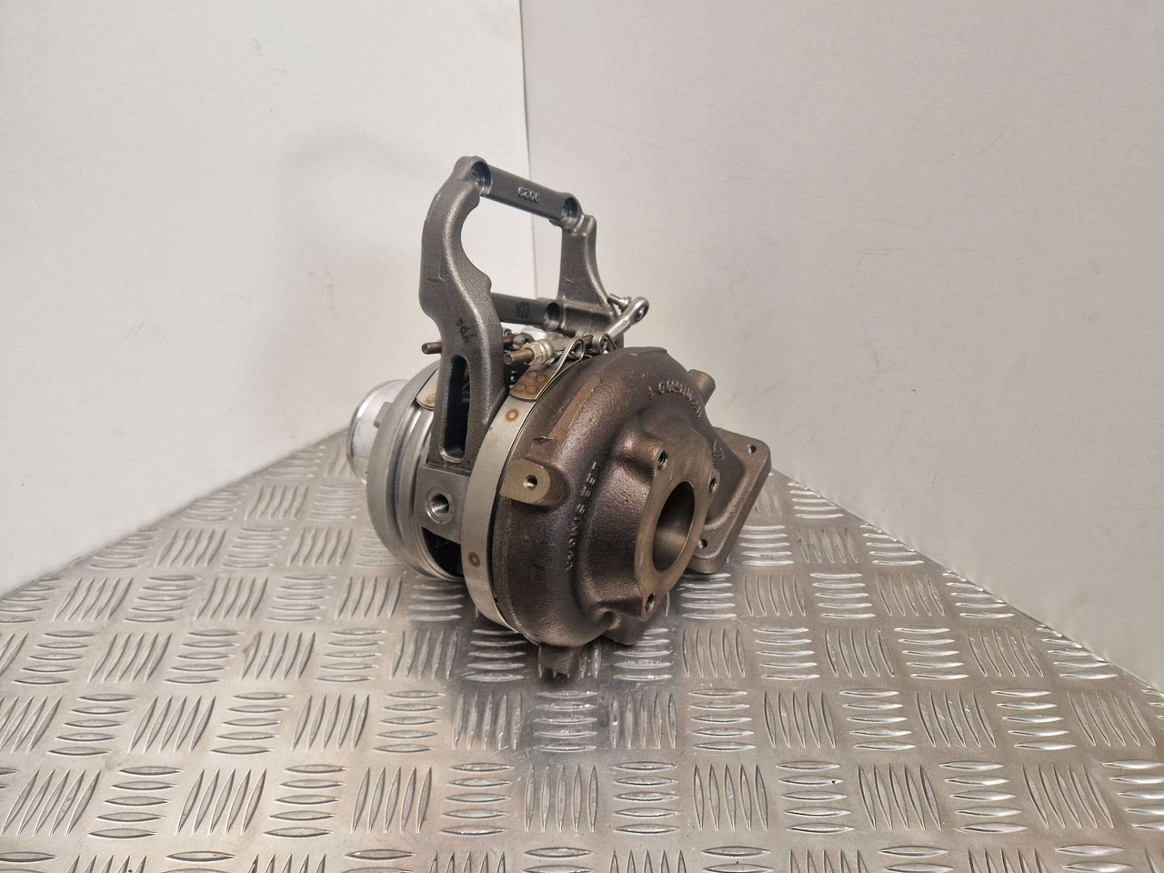 BorgWarner BV55 turbo charger JCB turbocharger - المحرك و قطع الغيار - آلات الإنشاء: صورة 3 BorgWarner BV55 turbo charger JCB turbocharger - المحرك و قطع الغيار - آلات الإنشاء: صورة 3