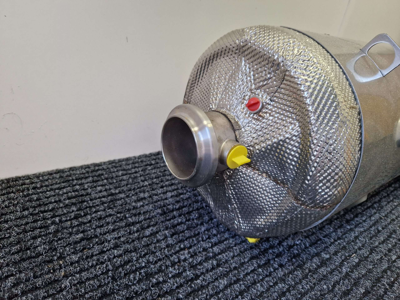 Exhaust silencer JCB 320/B6251 SCR Adblue - المحرك و قطع الغيار - آلات الإنشاء: صورة 4 Exhaust silencer JCB 320/B6251 SCR Adblue - المحرك و قطع الغيار - آلات الإنشاء: صورة 4