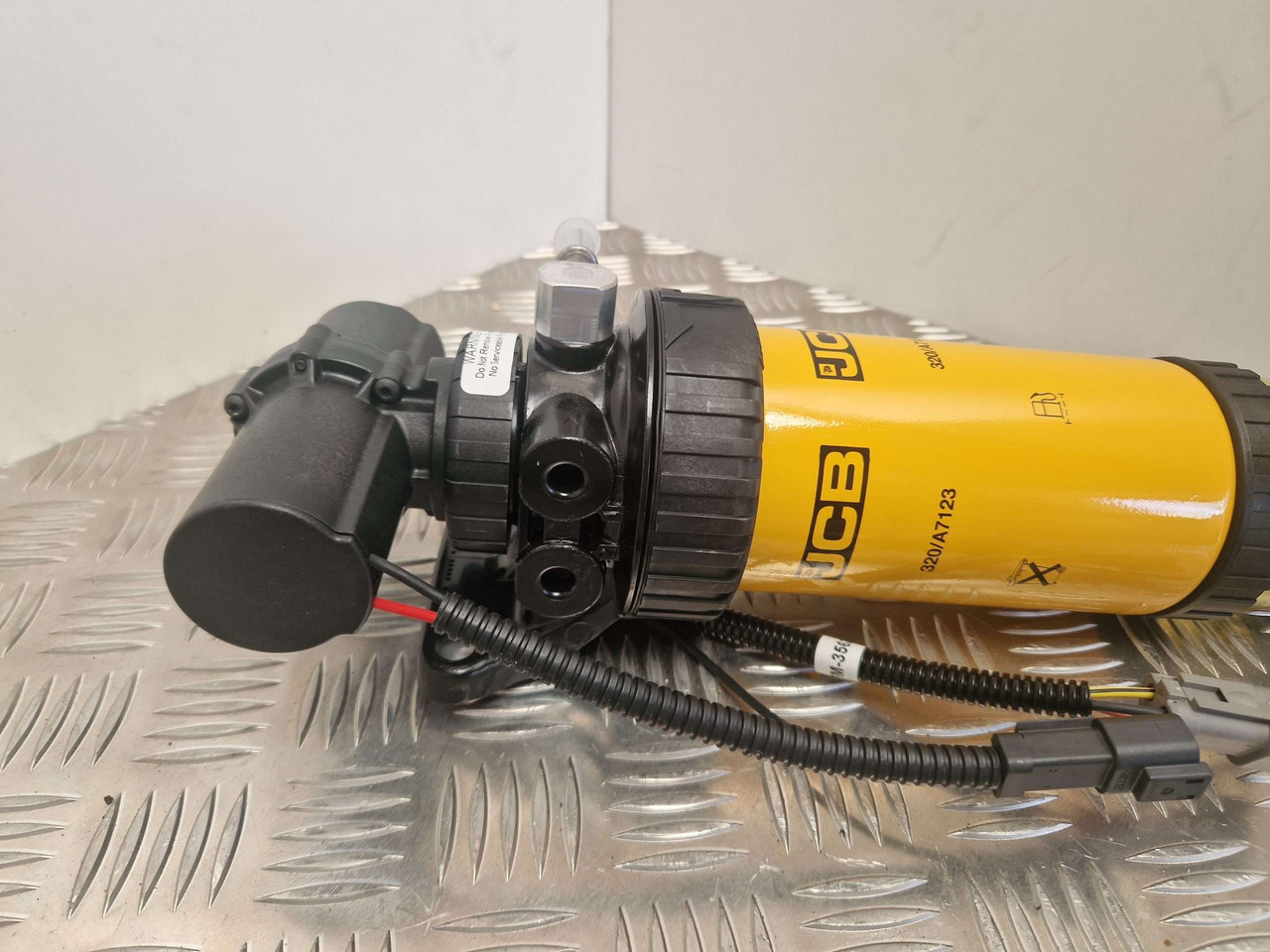 Fuel Filter lift pump genuine JCB 320/A7046 320/A7087 333/C3351 - المحرك و قطع الغيار - آلات الإنشاء: صورة 2 Fuel Filter lift pump genuine JCB 320/A7046 320/A7087 333/C3351 - المحرك و قطع الغيار - آلات الإنشاء: صورة 2