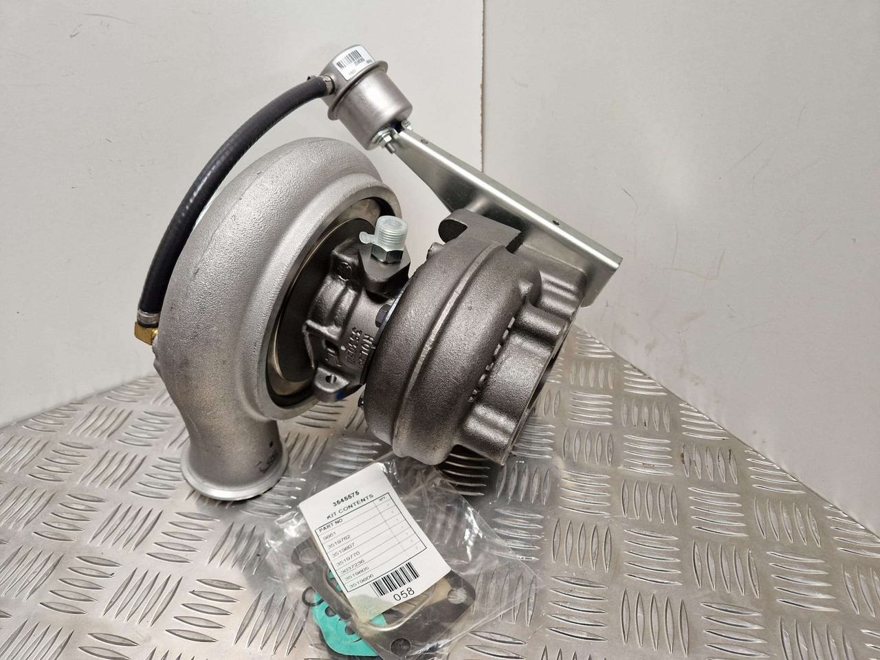 Iveco Generator Turbocharger Holset 4043994 - المحرك و قطع الغيار - آلات الإنشاء: صورة 3 Iveco Generator Turbocharger Holset 4043994 - المحرك و قطع الغيار - آلات الإنشاء: صورة 3