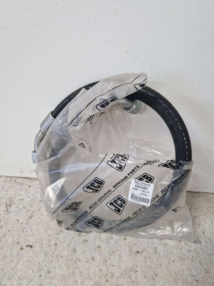 JCB 320/A4091 320/A4237 excavator Oil hose - المحرك و قطع الغيار - آلات الإنشاء: صورة 1 JCB 320/A4091 320/A4237 excavator Oil hose - المحرك و قطع الغيار - آلات الإنشاء: صورة 1