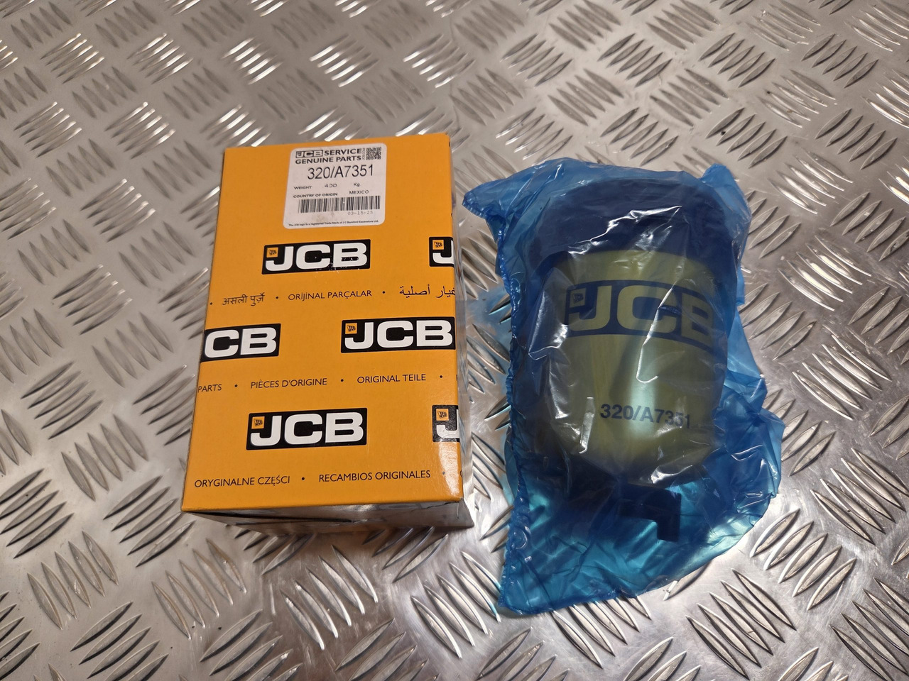 JCB T4 Fuel Filter 320/A7351 supersedes 320/07382 - المحرك و قطع الغيار - آلات الإنشاء: صورة 1 JCB T4 Fuel Filter 320/A7351 supersedes 320/07382 - المحرك و قطع الغيار - آلات الإنشاء: صورة 1