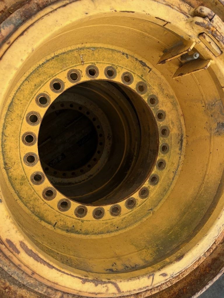 Bridgestone 775 /65 R29 Volvo L180 Wheels - عجلات: صورة 3 Bridgestone 775 /65 R29 Volvo L180 Wheels - عجلات: صورة 3