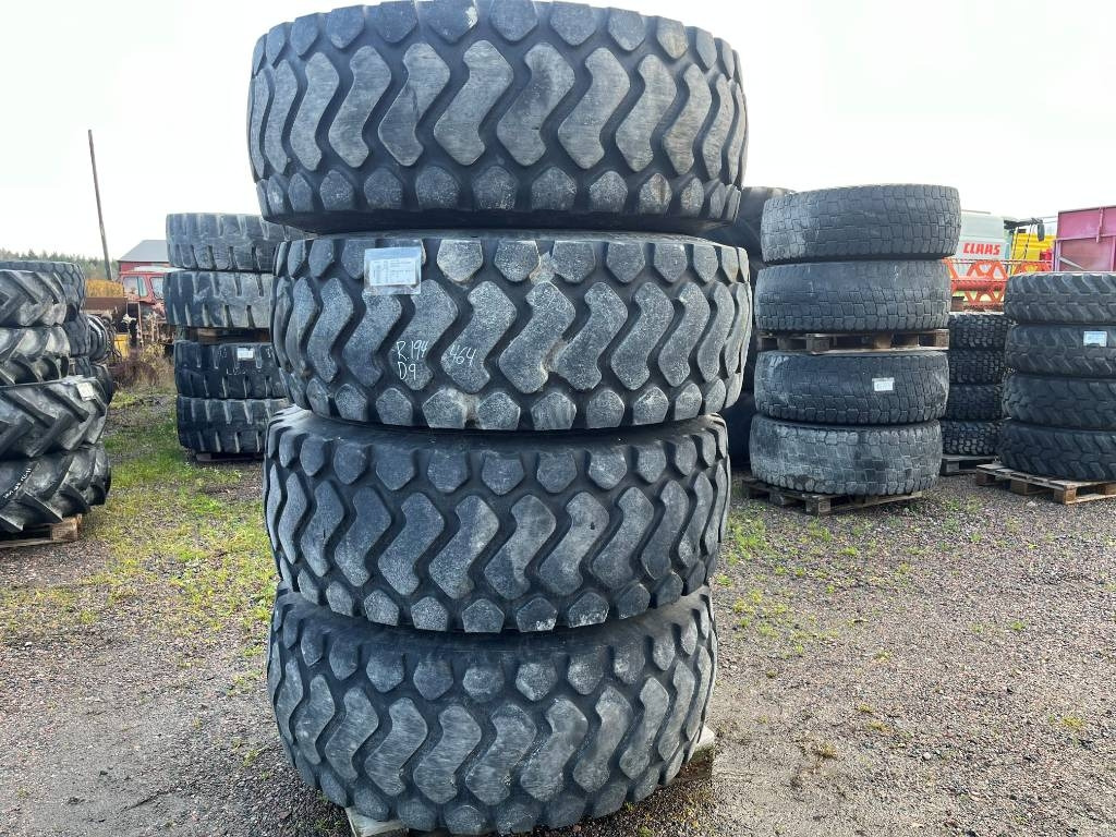 Däck på fälg 20,5-R25 Volvo L70 , 6300 , L90 - إطارات - آلات الإنشاء: صورة 1 Däck på fälg 20,5-R25 Volvo L70 , 6300 , L90 - إطارات - آلات الإنشاء: صورة 1